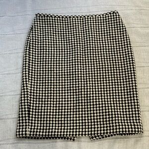 Ann Taylor Loft NWOT houndstooth pencil skirt.